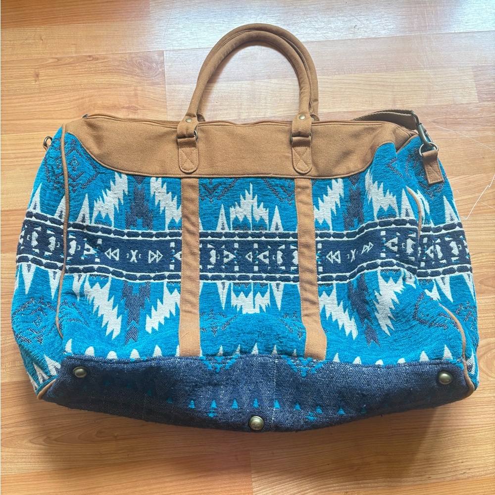 Aztec Patterned Blue and Tan Women's Travel Bag